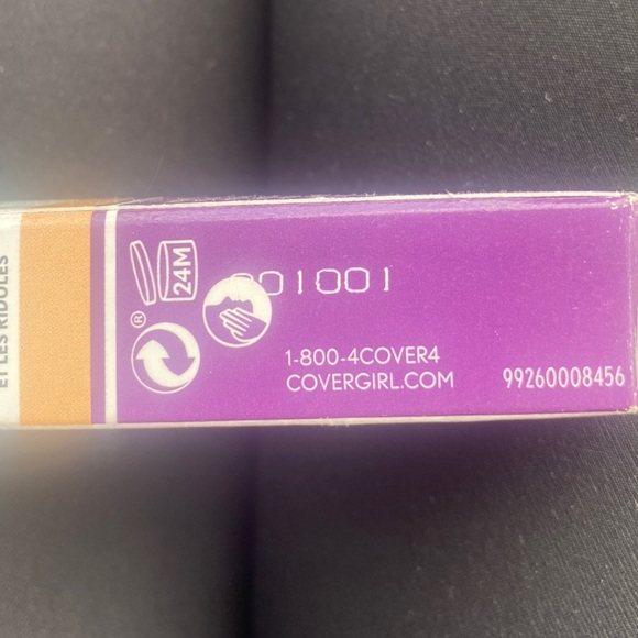 COVERGIRL Simply Ageless Instant Fix Advanced Concealer, Light Pale 320, NEW - Picture 7 of 10